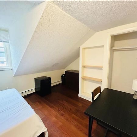 Nice Room Near Whole Foods, Brown University With Shared Bathroom And Kitchen Providence Exterior photo