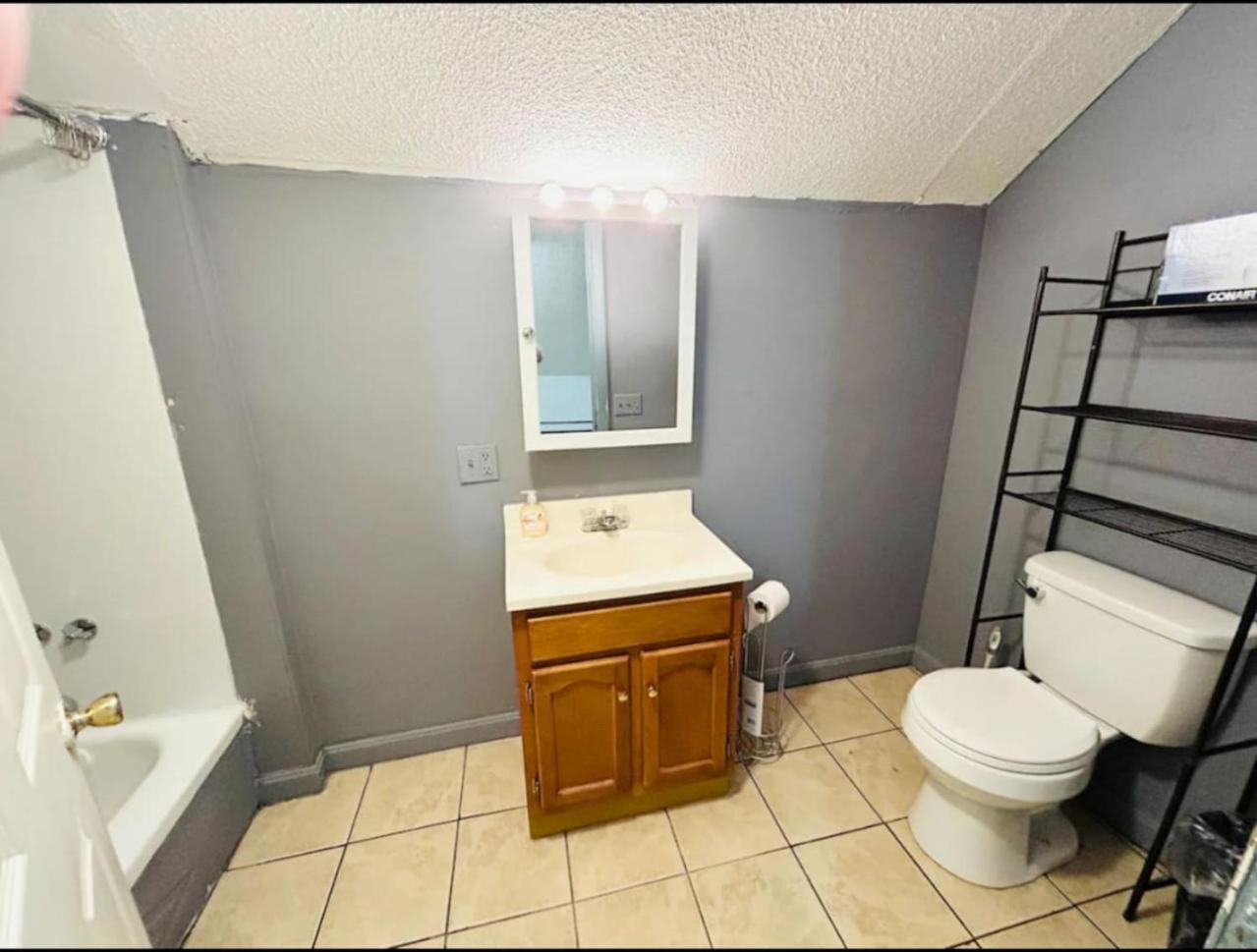 Nice Room Near Whole Foods, Brown University With Shared Bathroom And Kitchen Providence Exterior photo